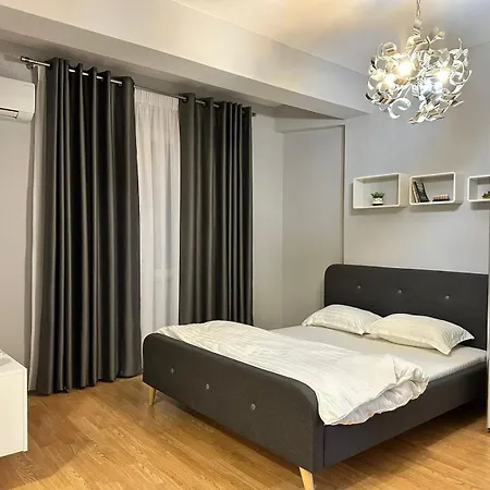 Apartment Sunshine Tirana, Blloku 2 *