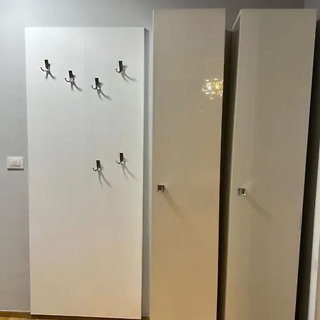 Sunshine Tirana, Blloku 2 公寓 *