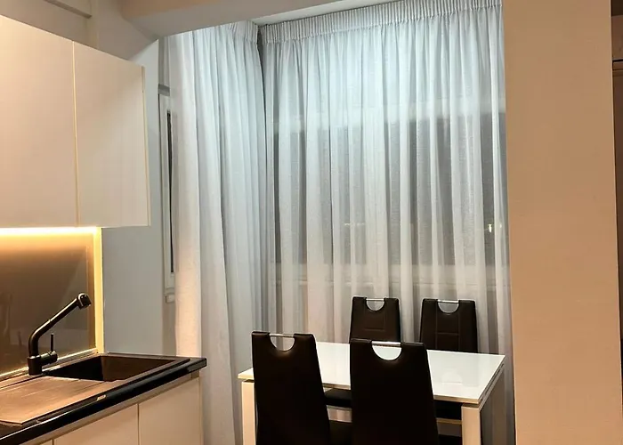 Sunshine Tirana, Blloku 2 * 地拉那