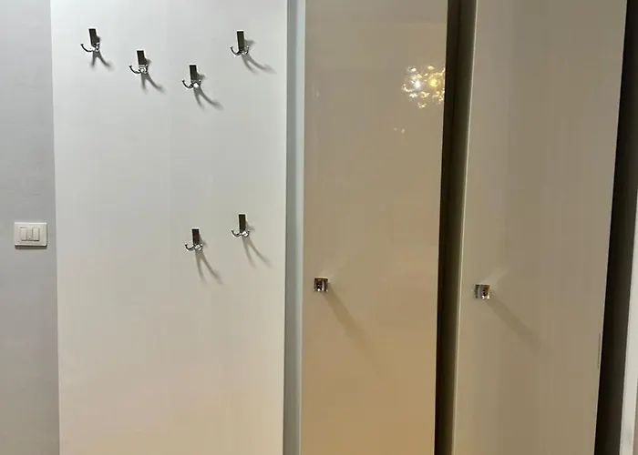 Sunshine Tirana, Blloku 2 公寓 *